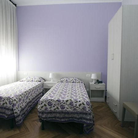 Italy Inn Γένοβα Δωμάτιο φωτογραφία
