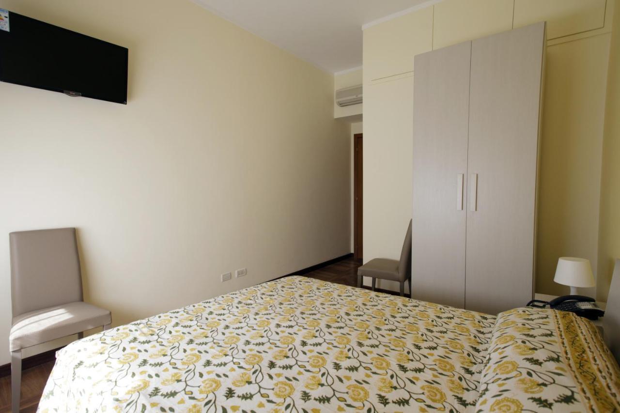 Italy Inn Γένοβα Δωμάτιο φωτογραφία